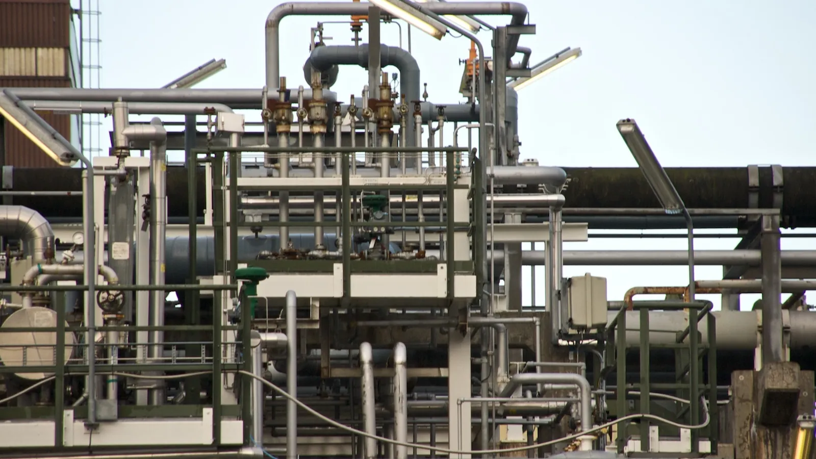 Static mixer: petrochemical pipe & valve rack