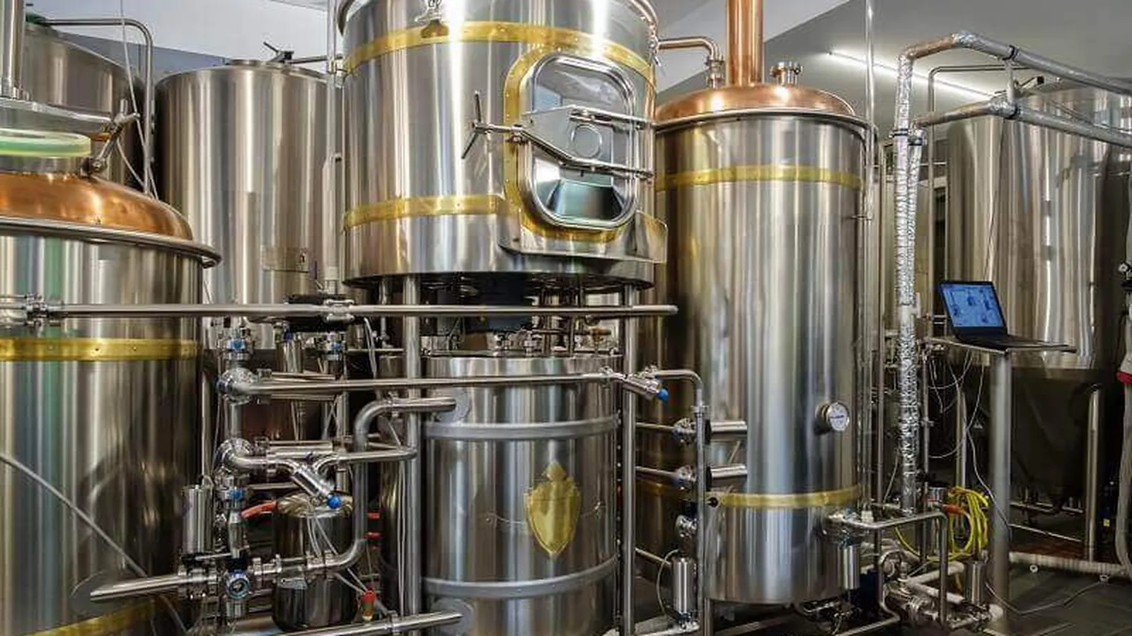 Static mixer application: brewery stainless vessels