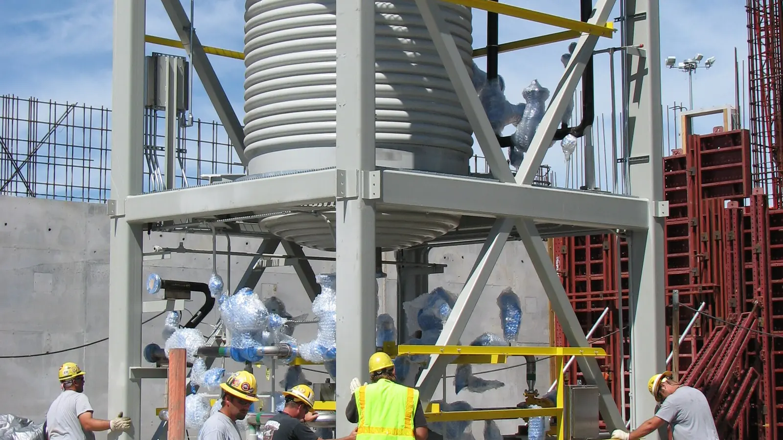 Static mixer application: silo + steel frame construction