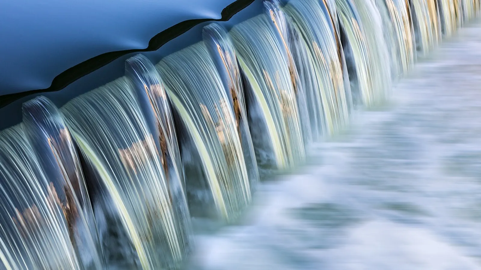 Static mixer application: long-exposure water over industrial weir/screen