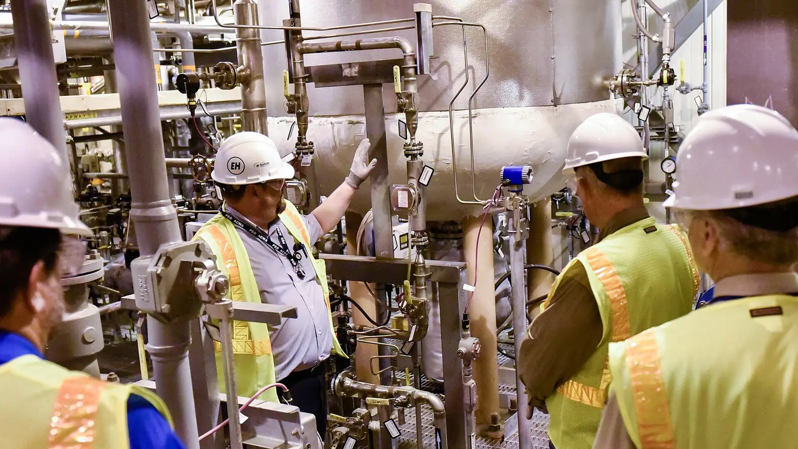 Static mixer: worker at chemical plant piping