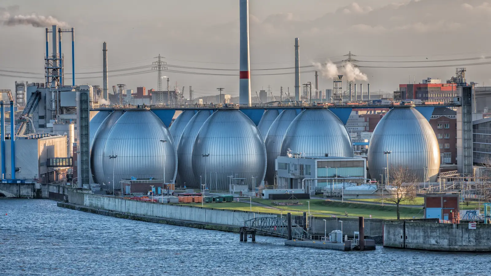 Static mixer: spherical storage tanks waterside
