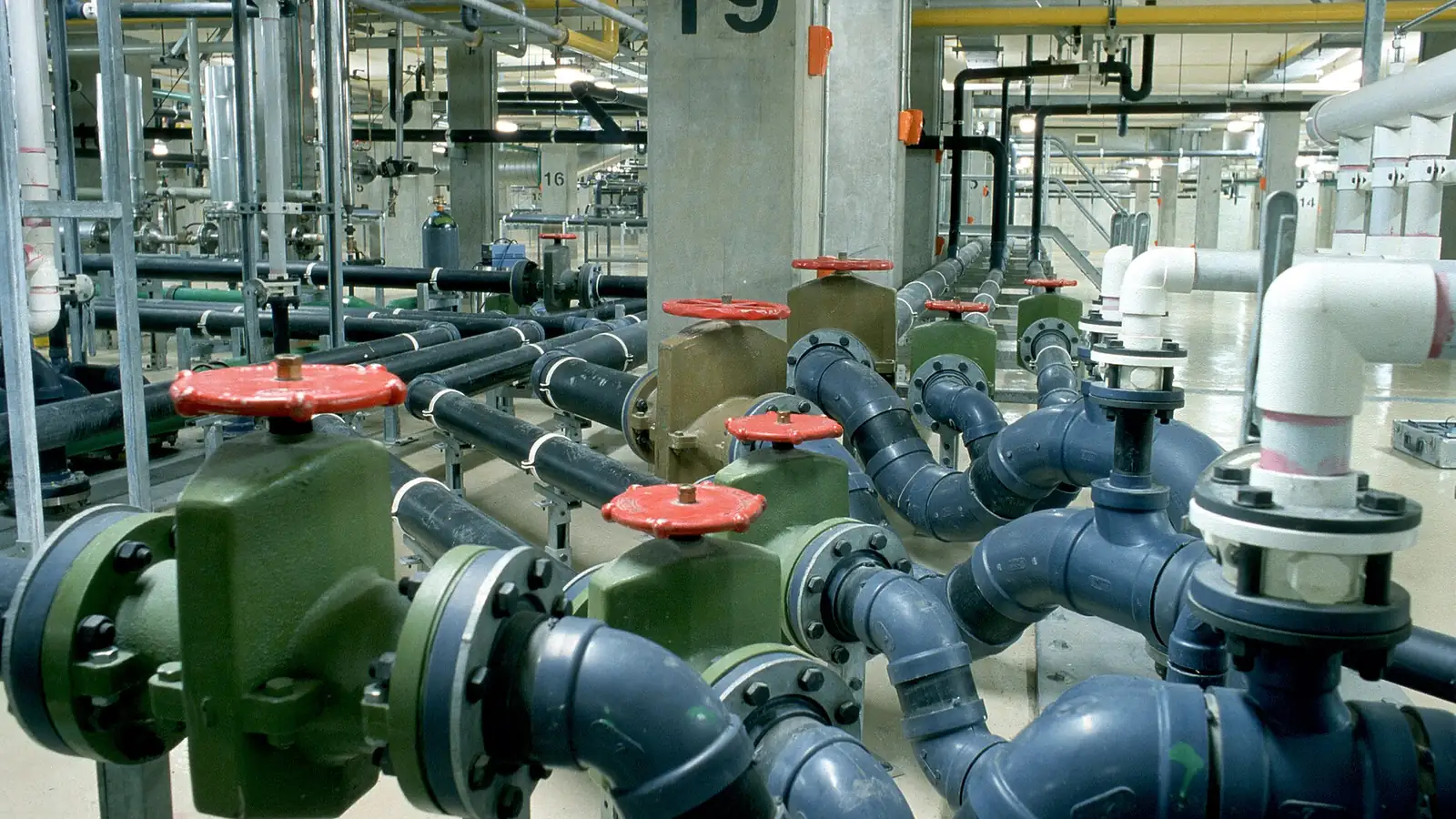 Static mixer: WWTP interior pipes with red valves
