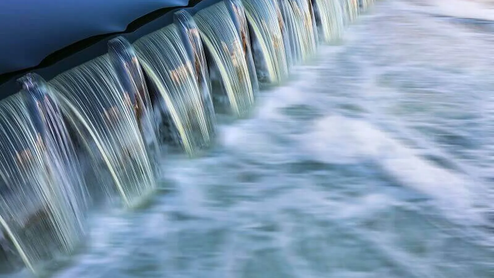Static mixer application: water treatment weir flow